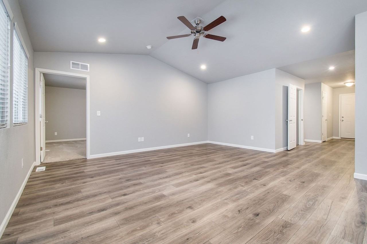 1867 Bluff Ridge Ct - Photo 7 of 36