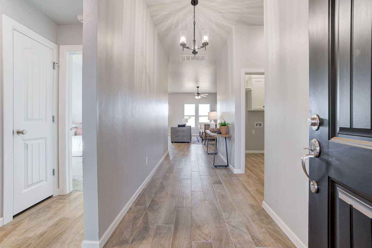 200 Juniper Cir - Photo 2 of 20