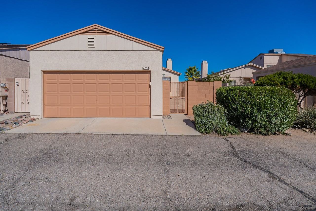 2434 N Palo Hacha Dr - Photo 3 of 35