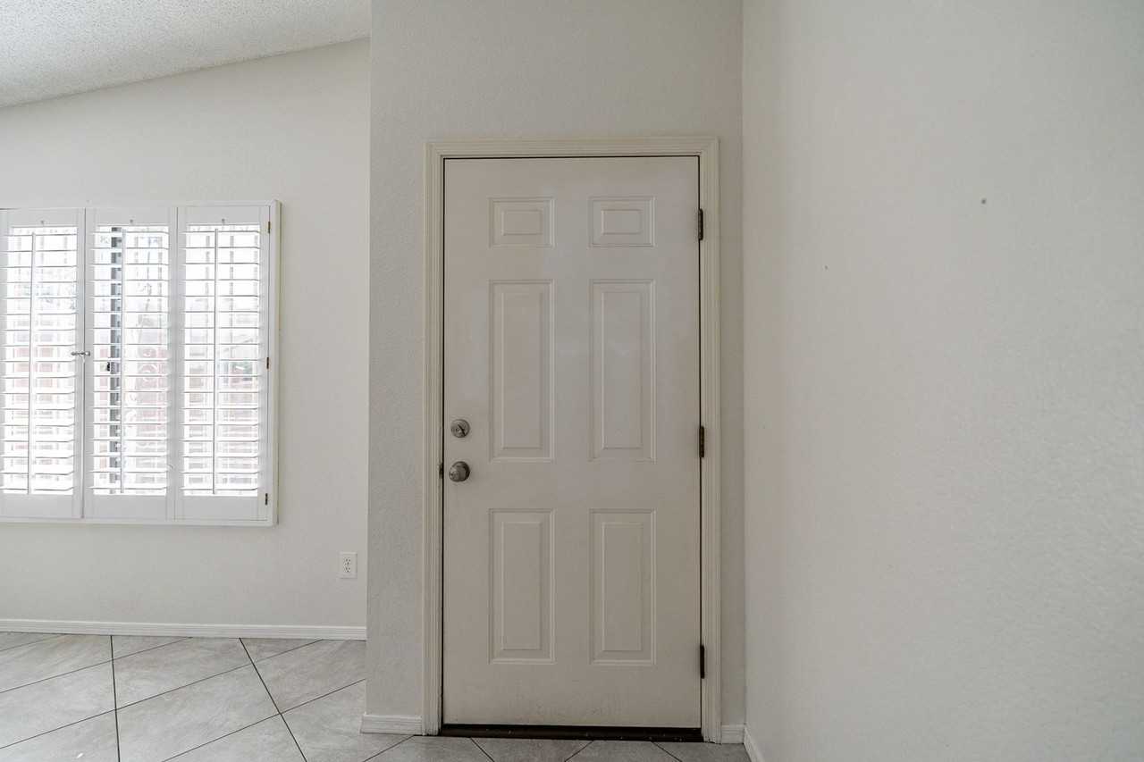 2434 N Palo Hacha Dr - Photo 7 of 35