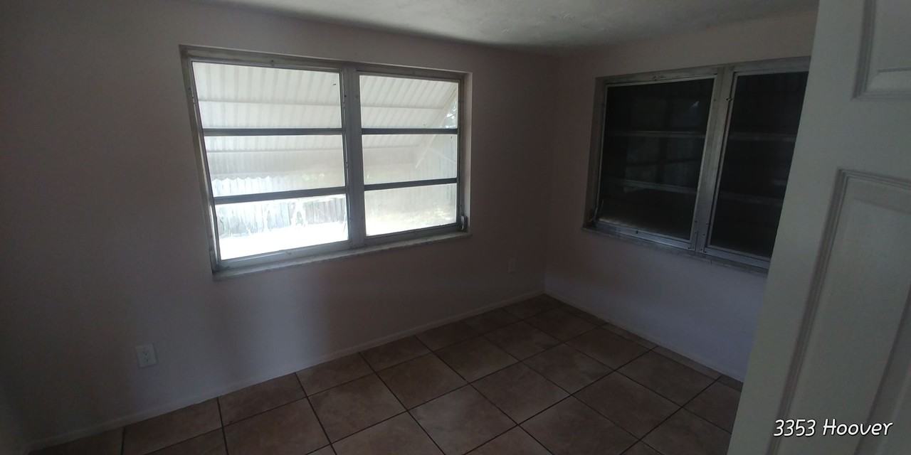 2333 Roselawn Dr - Photo 5 of 9
