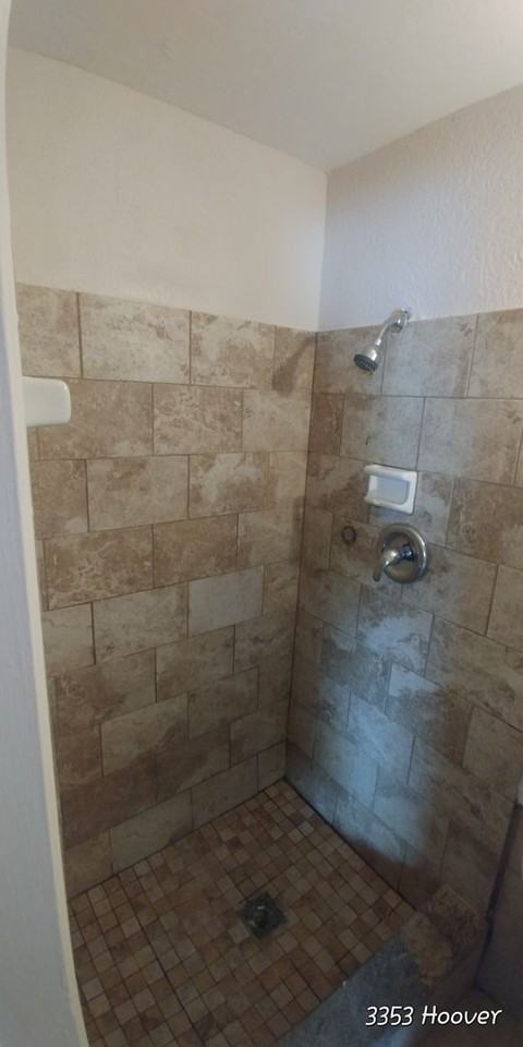 2333 Roselawn Dr - Photo 7 of 9
