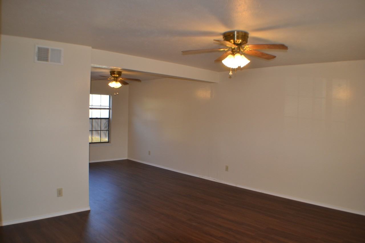 1515 Bandera Dr - Photo 2 of 12