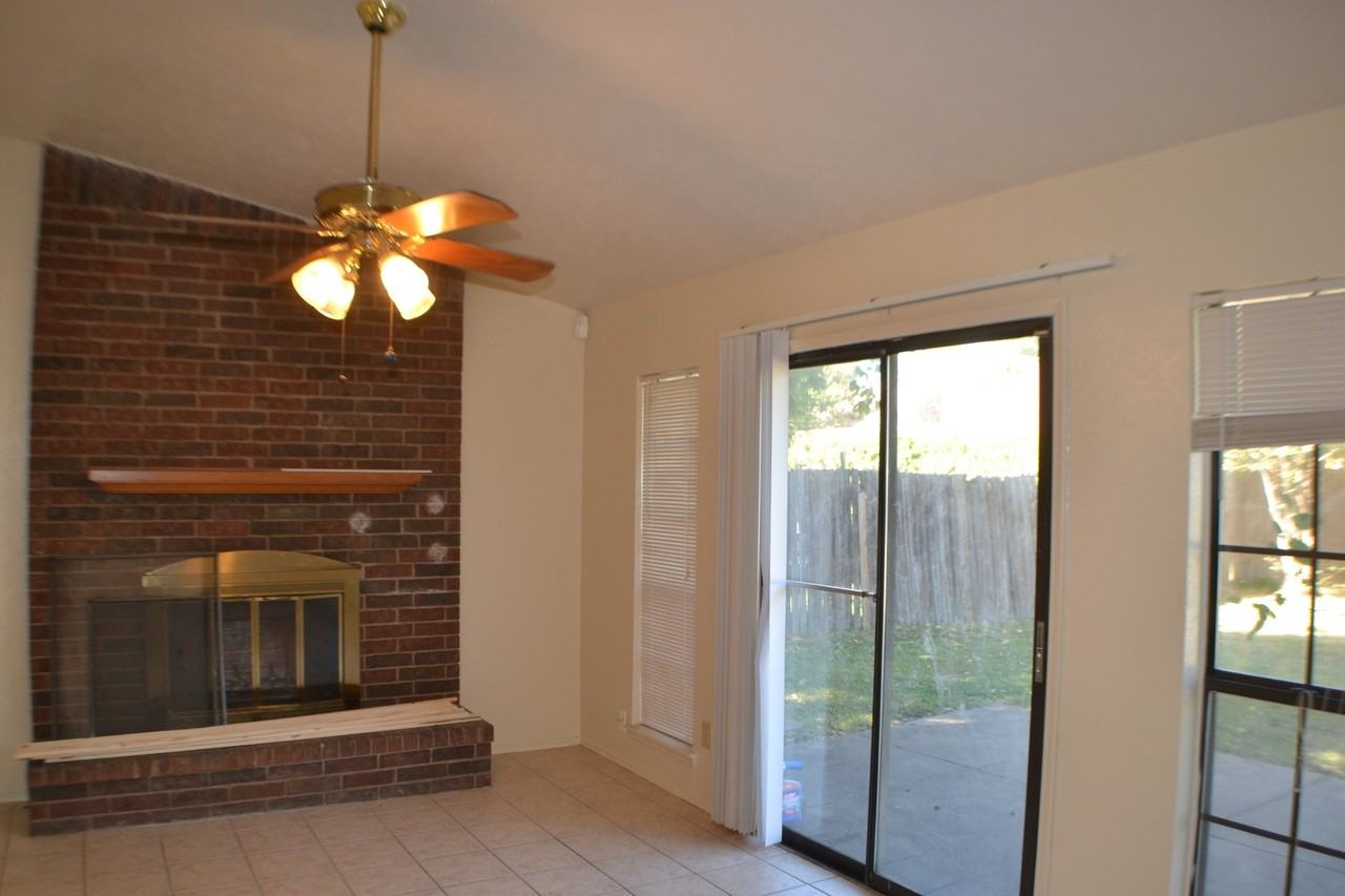 1515 Bandera Dr - Photo 3 of 12