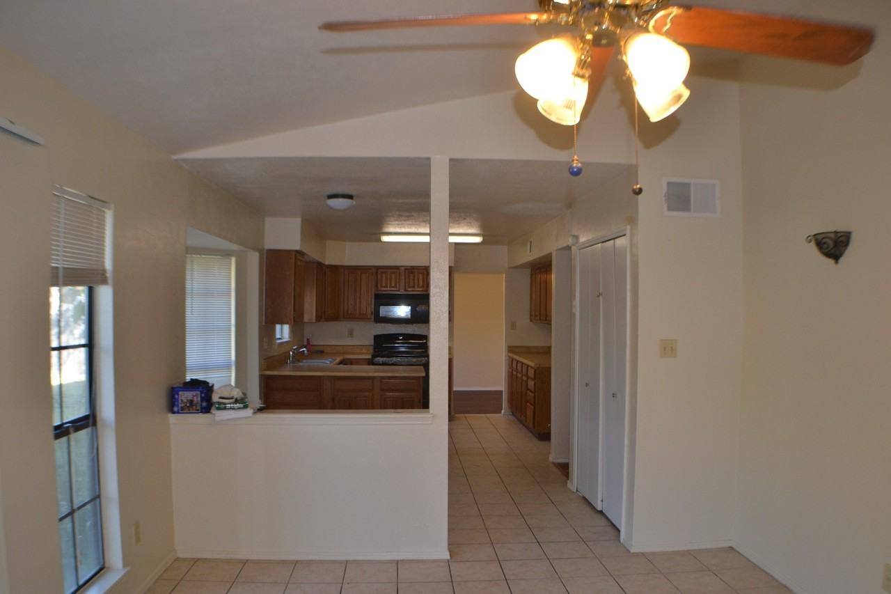 1515 Bandera Dr - Photo 6 of 12