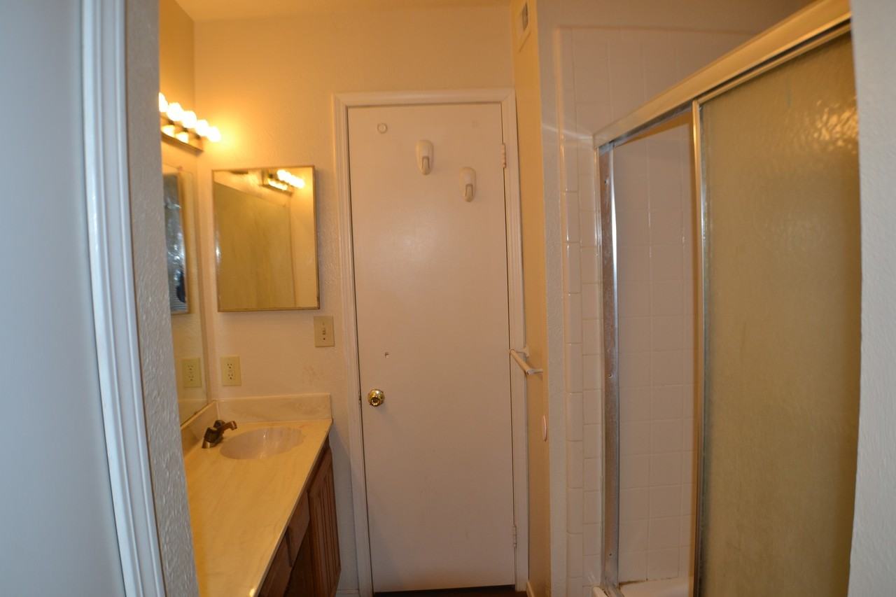 1515 Bandera Dr - Photo 7 of 12