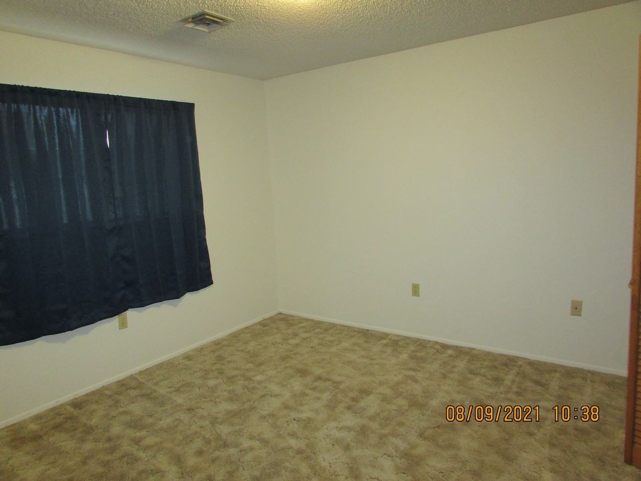 1106 S Platinum Ave - Photo 3 of 40