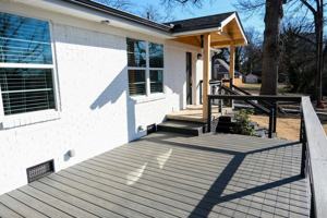 featured image of 208 S Leach St