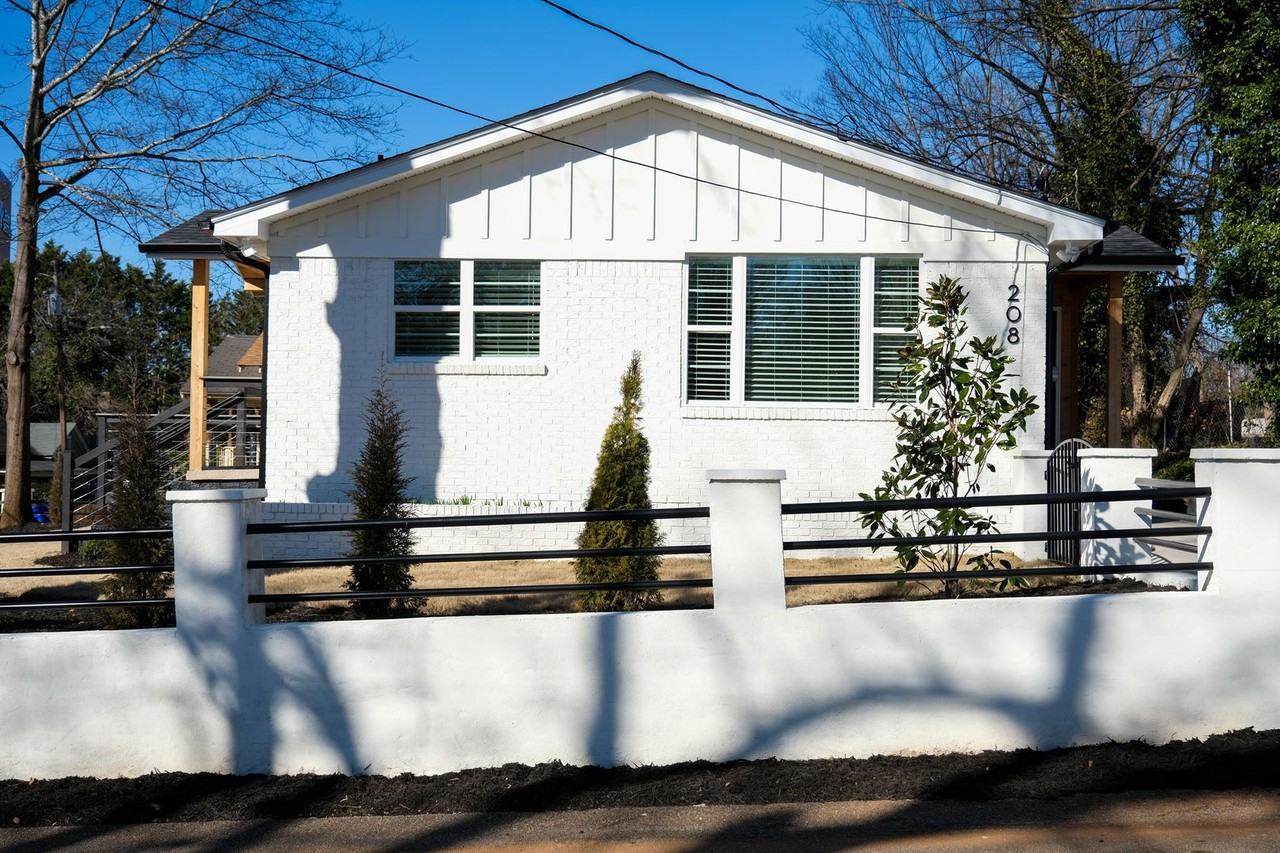 208 S Leach St - Photo 3 of 50