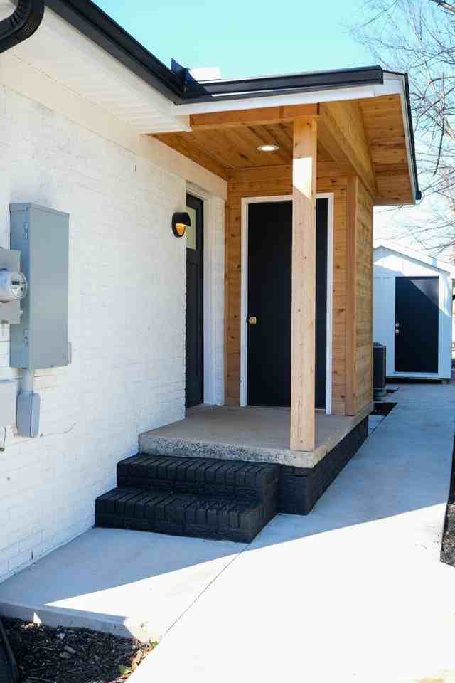 208 S Leach St - Photo 5 of 50