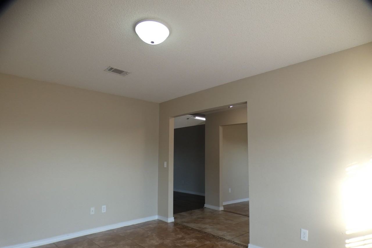 4300 Frasier Ln - Photo 7 of 34