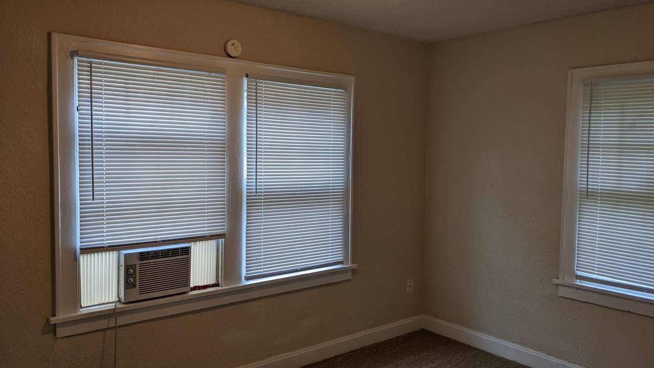 1404 S Maywood Ave - Photo 3 of 7