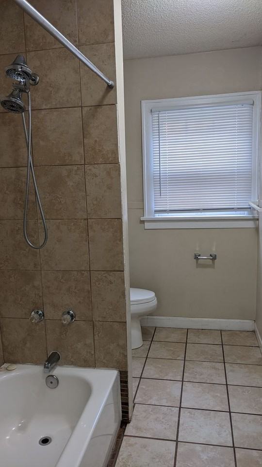 1404 S Maywood Ave - Photo 6 of 7