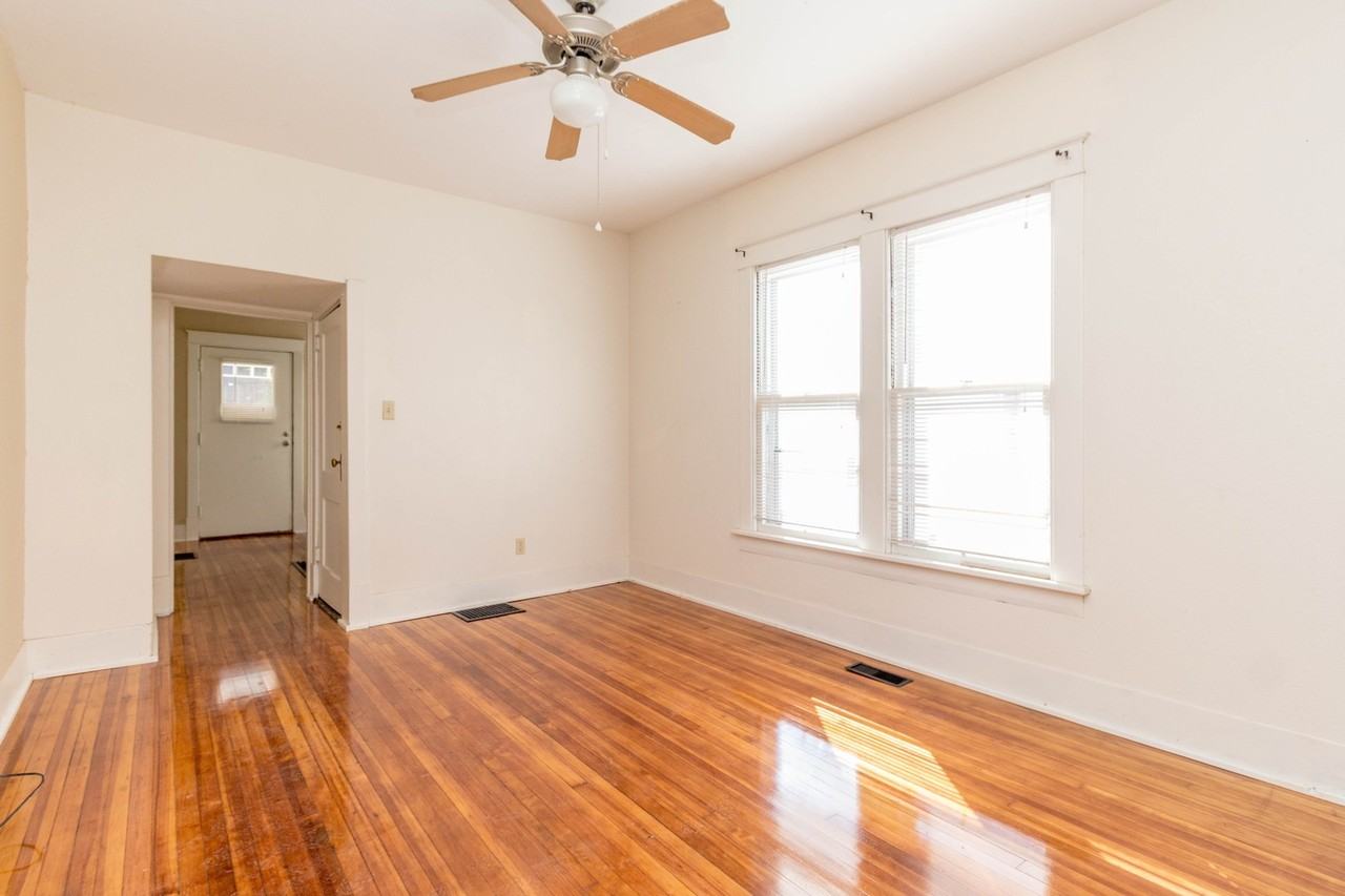 1405 Windsor St - Photo 7 of 31