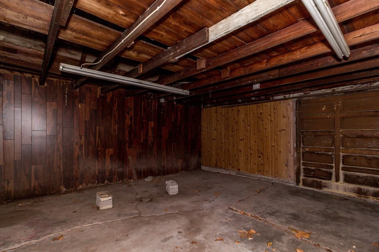 1405 Windsor St - Photo 3 of 31