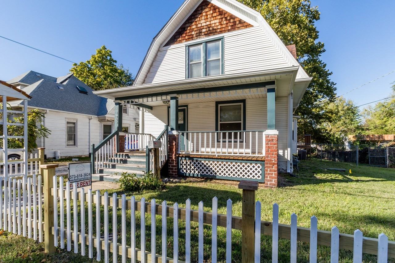 1405 Windsor St - Photo 3 of 31