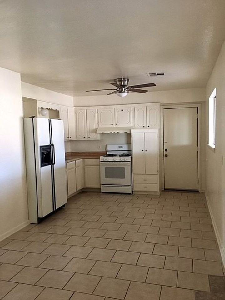 824 Ne 26th St - Photo 2 of 7