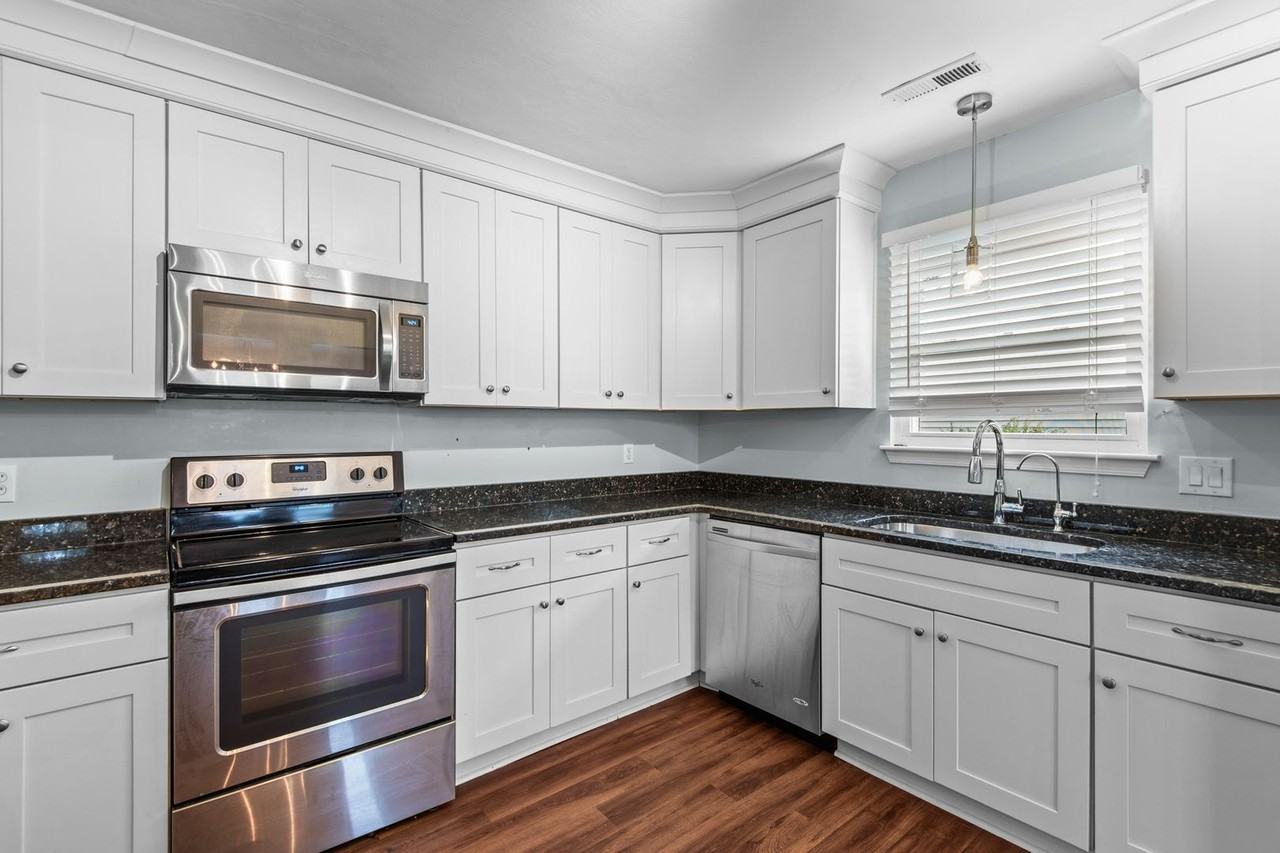 1056 Casanova Dr - Photo 3 of 33