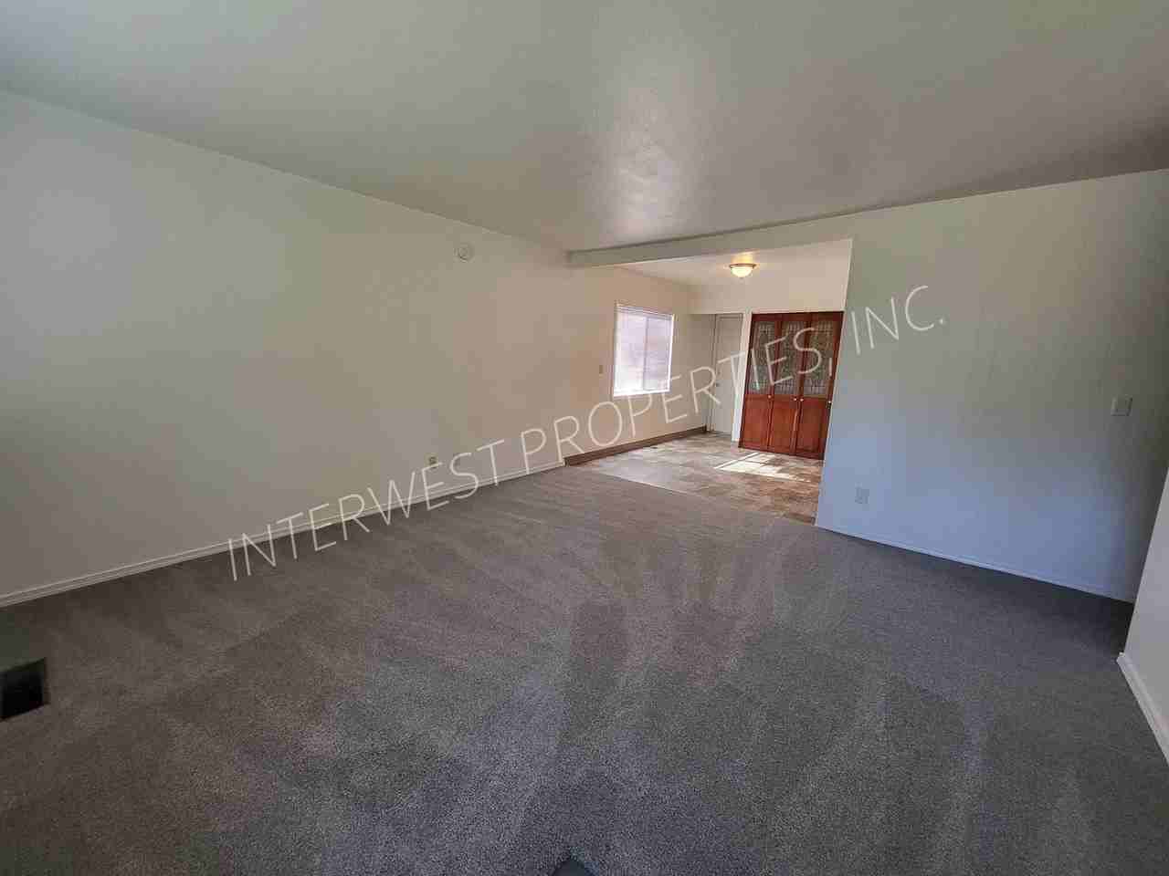 619 Ne 117th Ave - Photo 3 of 19