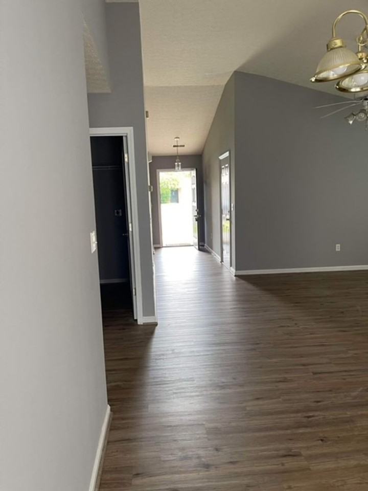 104 Cottage Cir Apt A - Photo 5 of 21