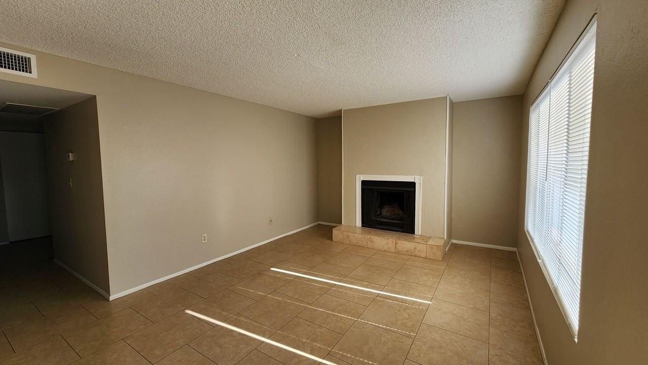 106 E Duke Dr - Photo 2 of 18