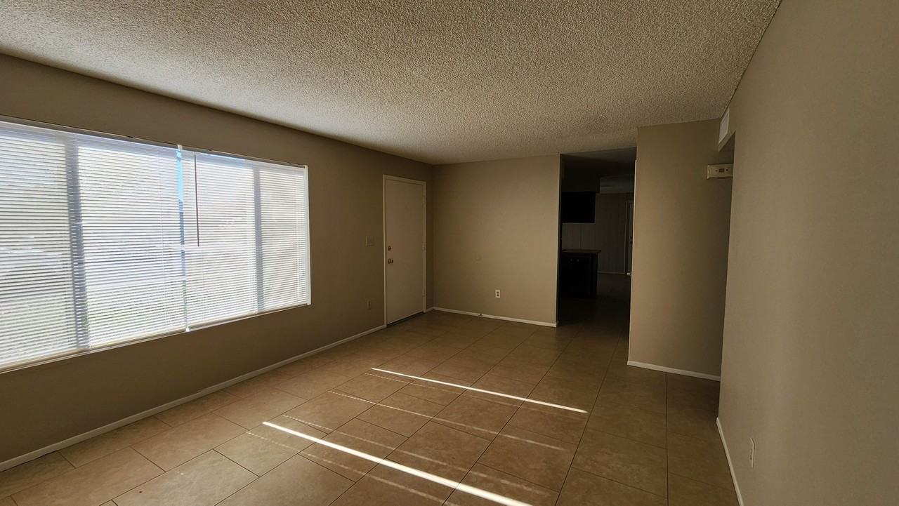 106 E Duke Dr - Photo 3 of 18