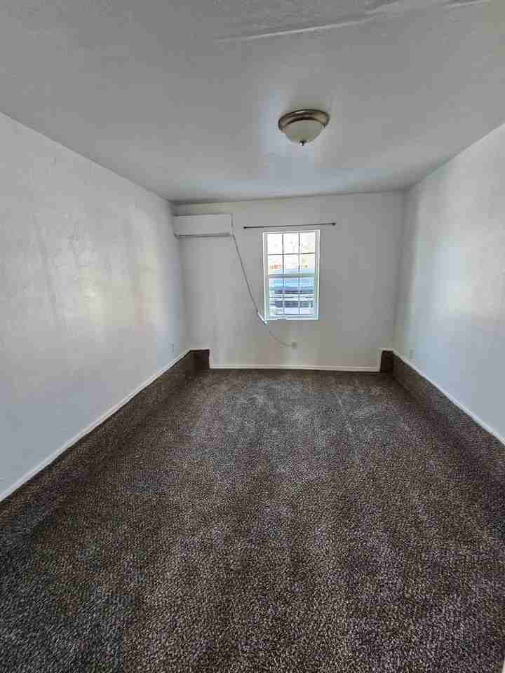 1218 Nw 80th St - Photo 2 of 10