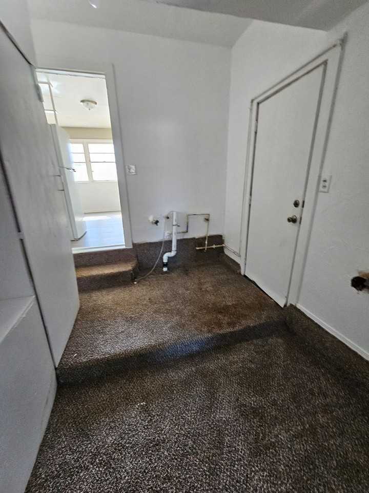 1218 Nw 80th St - Photo 3 of 10
