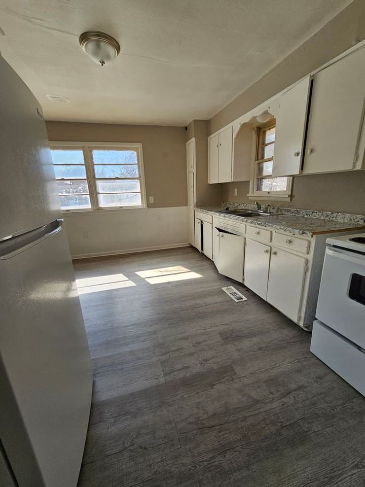 1218 Nw 80th St - Photo 4 of 10