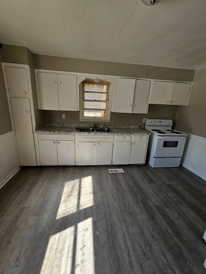 1218 Nw 80th St - Photo 5 of 10