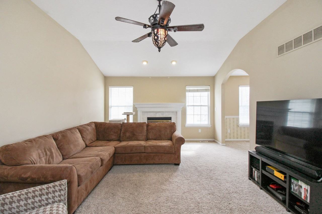 3808 Bent Oak Dr - Photo 3 of 23