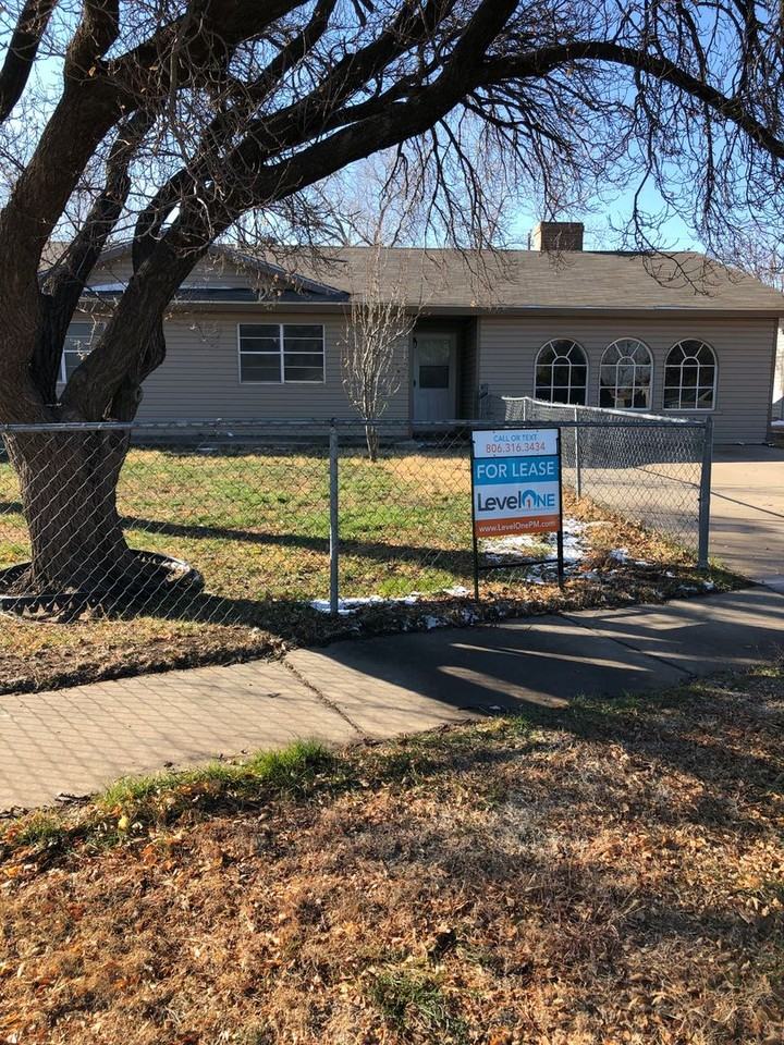 1016 5th St - Photo 2 of 15