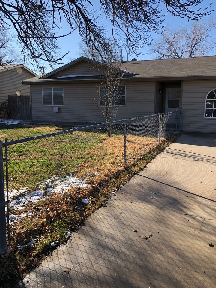 1016 5th St - Photo 3 of 15