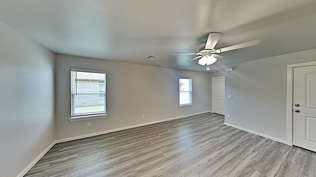 1308 Nw 111th St - Photo 4 of 18