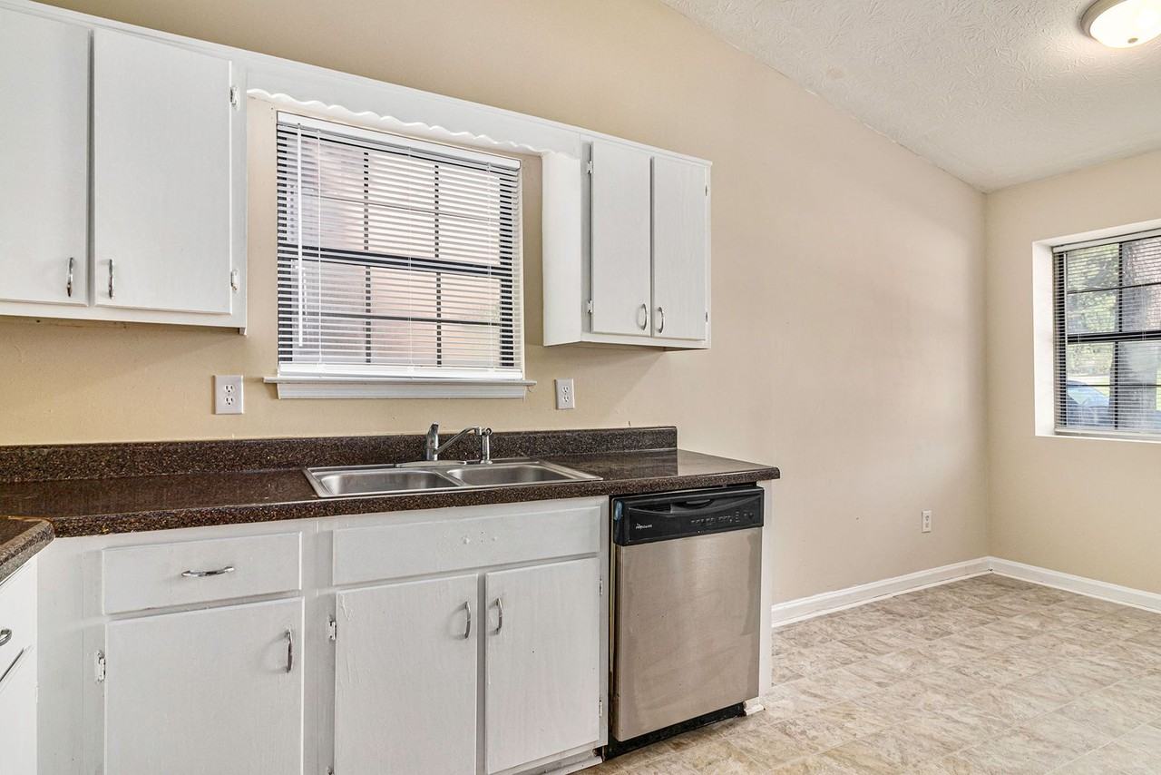 6124 Dana Ct - Photo 5 of 20