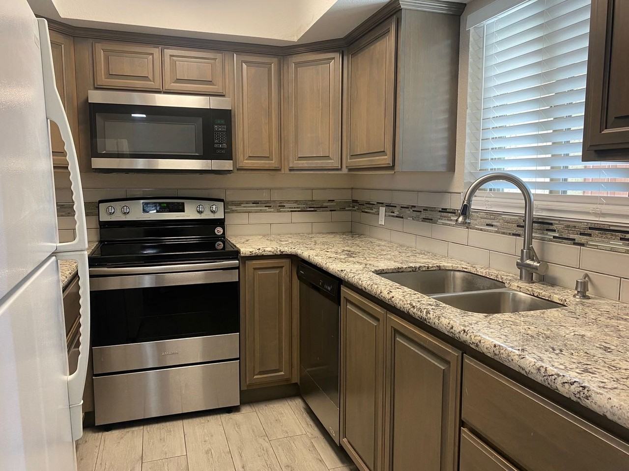 381 Lake Havasu Ave N - Photo 3 of 8