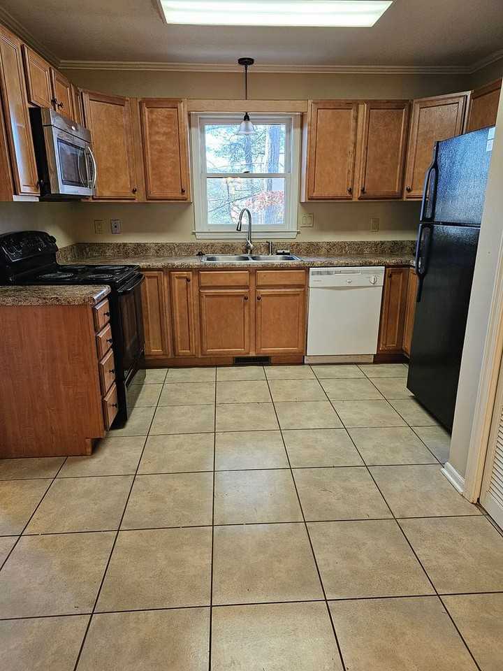 708 Stallings Rd - Photo 2 of 27