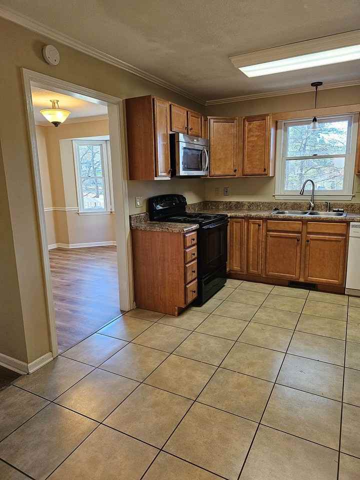 708 Stallings Rd - Photo 3 of 27