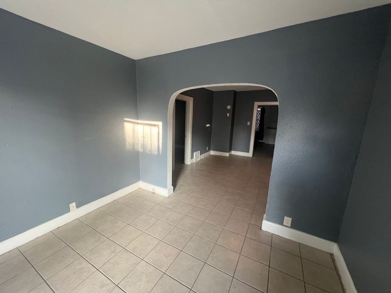 5226 N 38th St - Photo 2 of 6