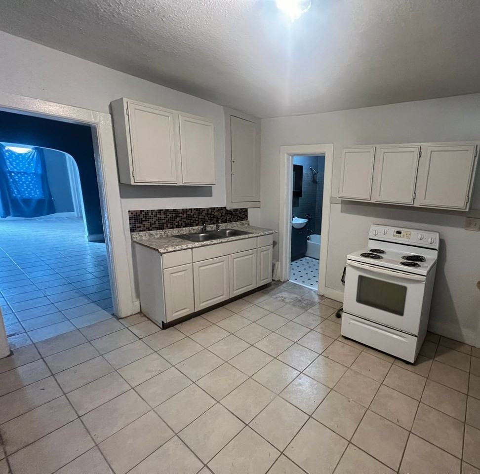 5226 N 38th St - Photo 5 of 6