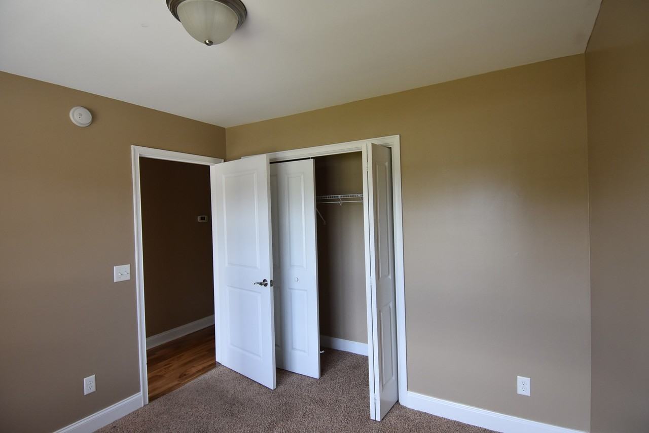 1006 White Oak Cir - Photo 3 of 27