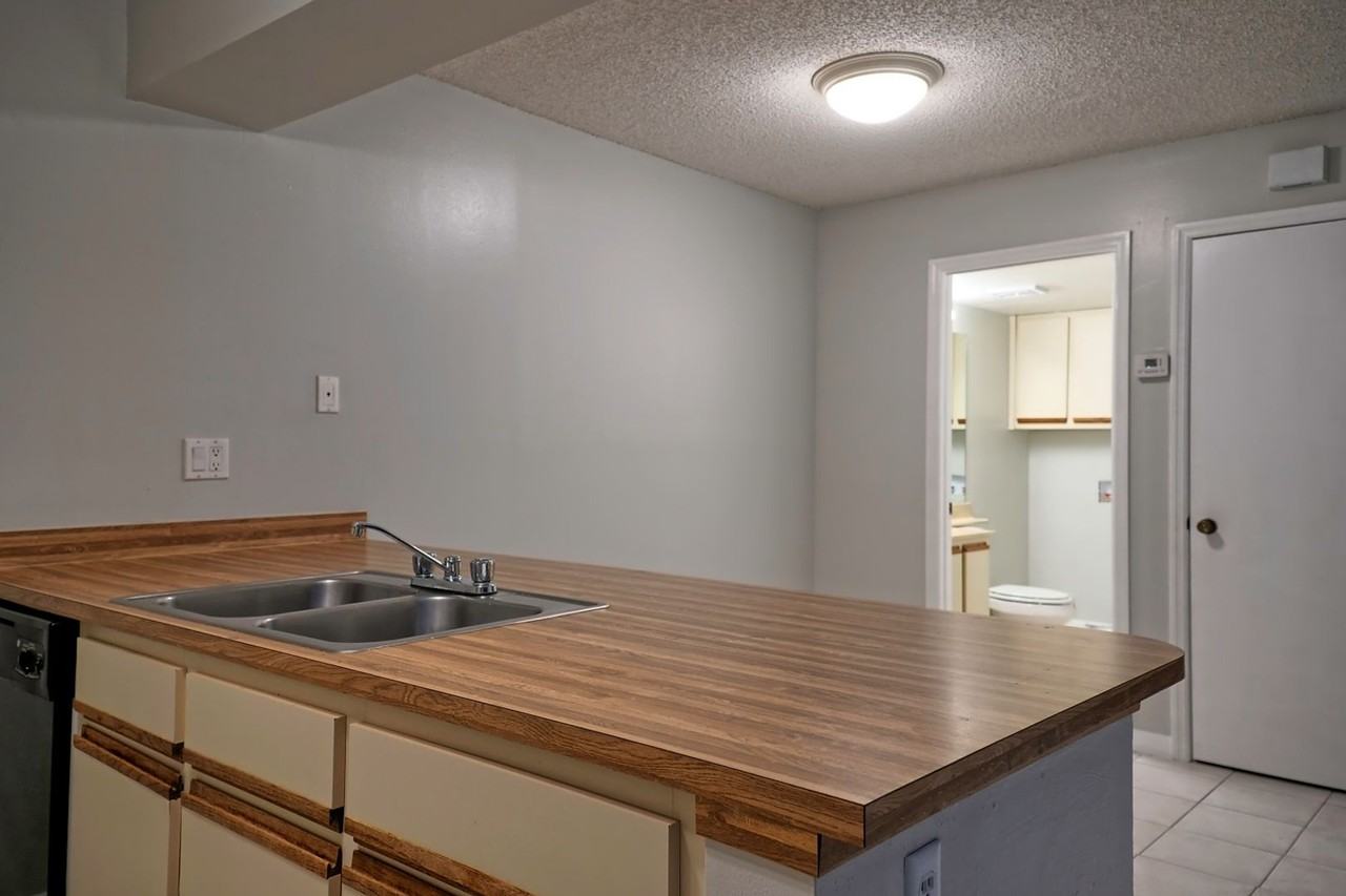 5282 Coral Ct - Photo 7 of 20