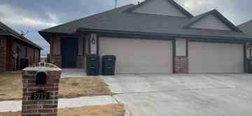 featured image of 5212 Oakwood Villas Ct