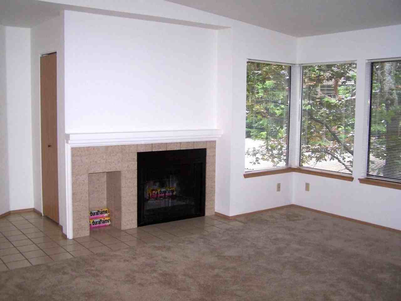 1276 Bellevue Way Ne #4 - Photo 7 of 12