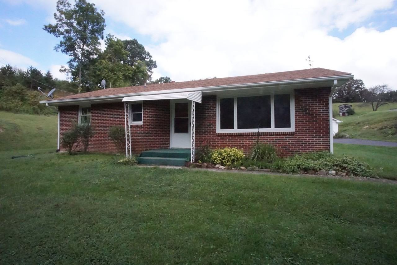 2573 Riner Rd - Photo 2 of 12