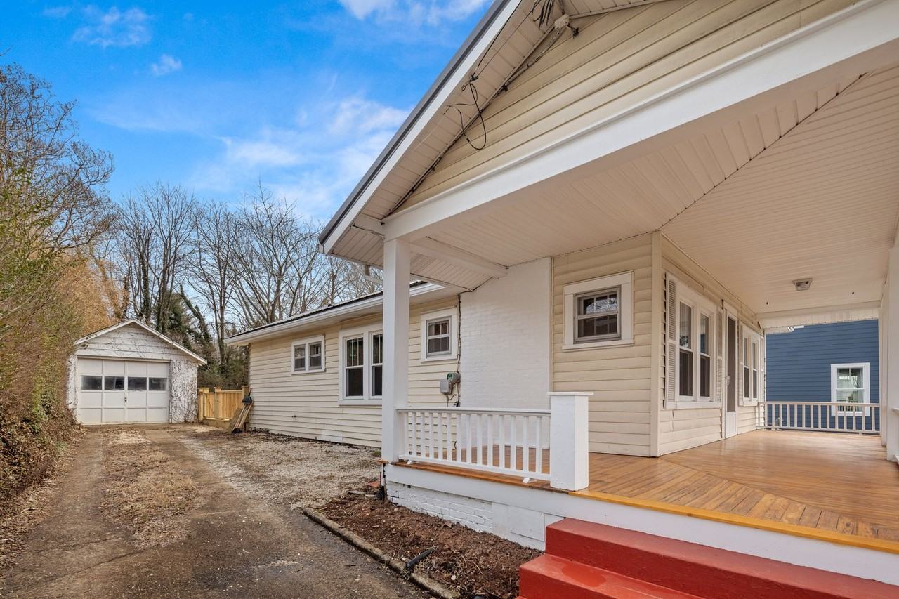 44 Clinton Ave - Photo 2 of 21