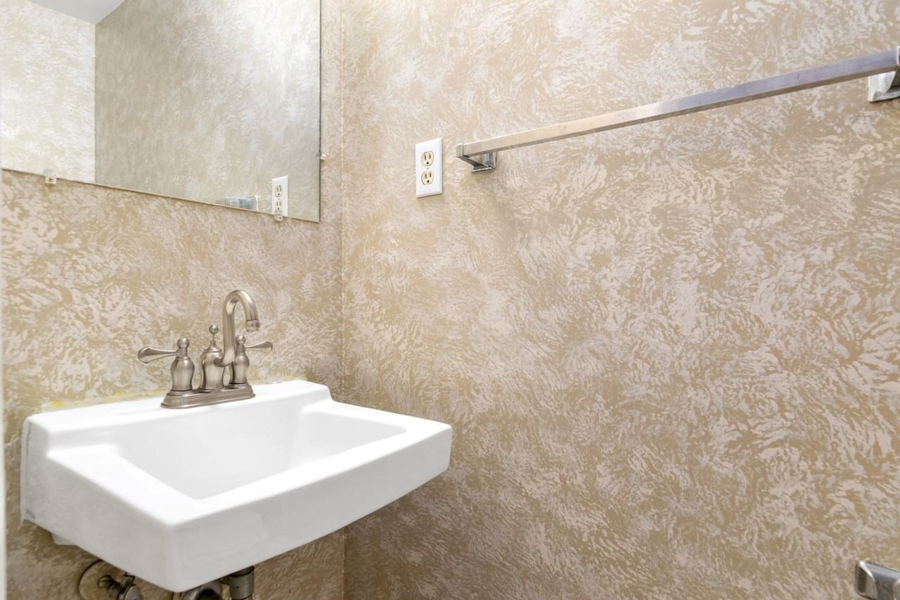 2704 Newton Ct - Photo 7 of 21