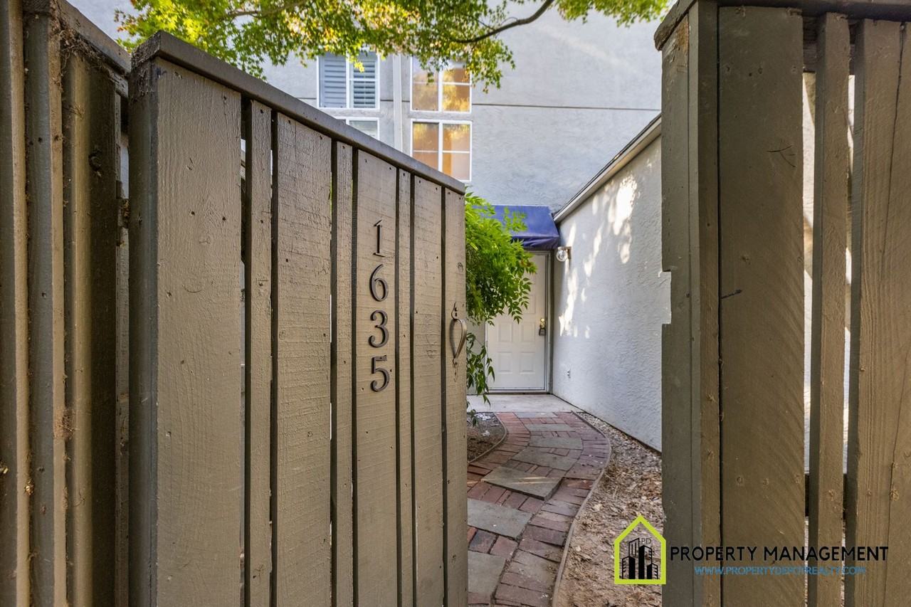 1635 10th St - Photo 3 of 50