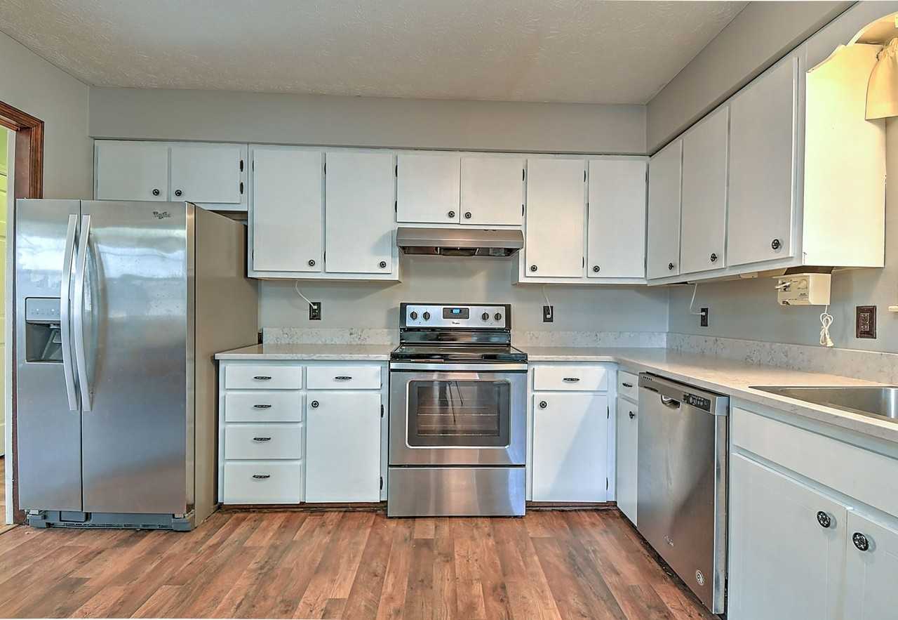 226 Heritage Hills Dr - Photo 3 of 48