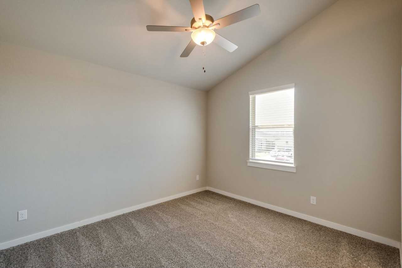 705 Wheatfield Dr - Photo 6 of 12